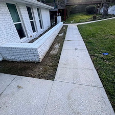 Heavily-soiled-driveway-patio-and-house-in-Cantonment-Fl 5